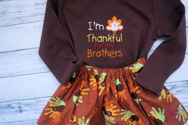 Thanksgiving thankful outfits for the whole family